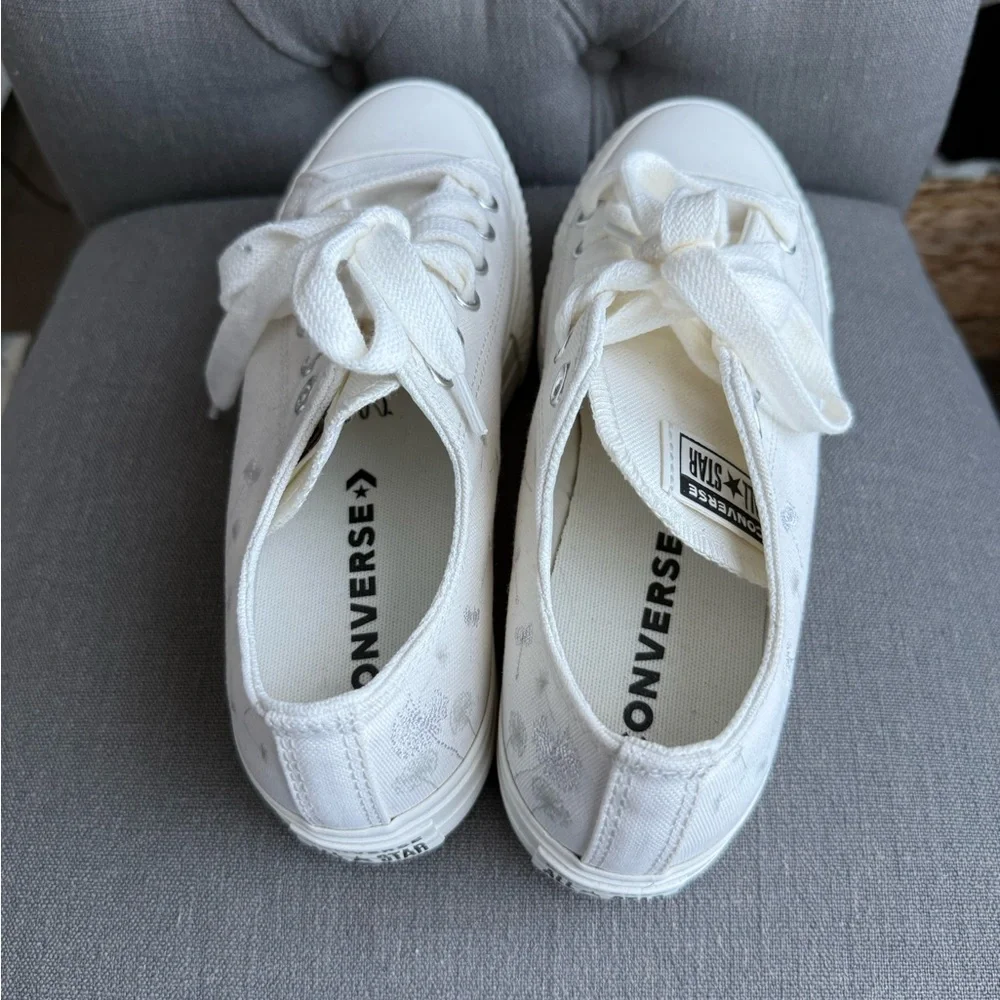 NEW Women’s Converse - Picture 6 of 9